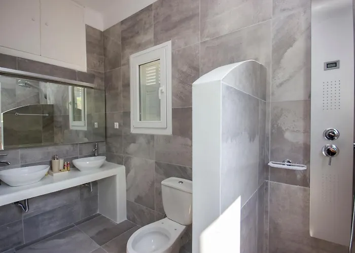 Amperian Mykonos & Отель Mykonos Town